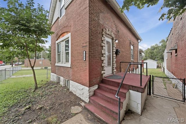6208 Pennsylvania Avenue, St Louis, MO 63111
