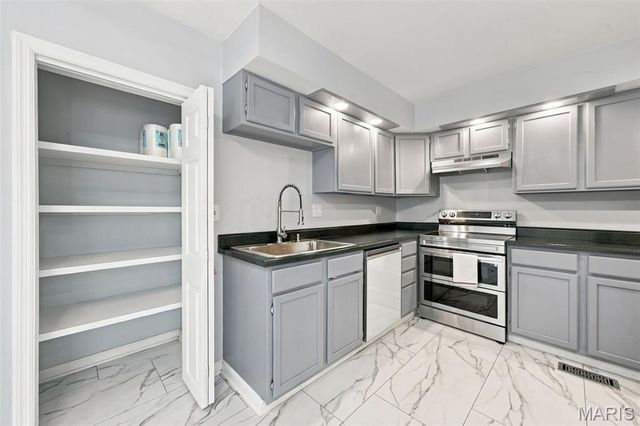6208 Pennsylvania Avenue, St Louis, MO 63111