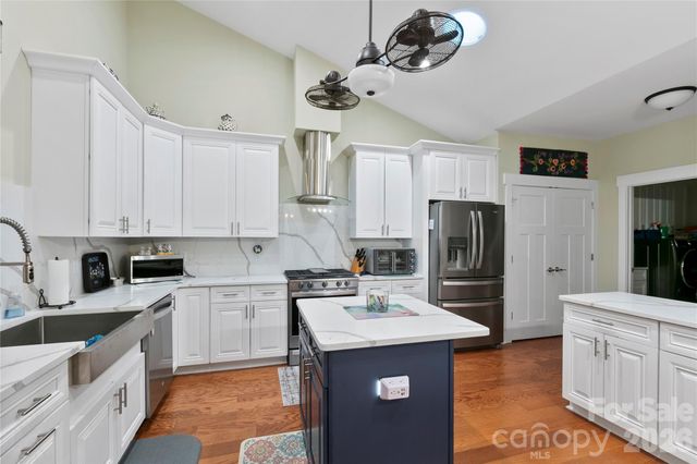 20 Brookstone Place, Candler, NC 28715