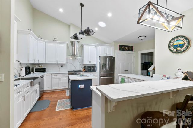 20 Brookstone Place, Candler, NC 28715