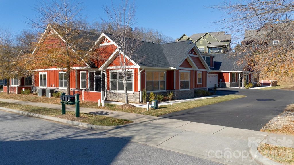 20 Brookstone Place, Candler, NC 28715