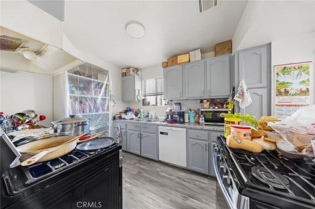 9614 Graham Ave, Los Angeles, CA 90002