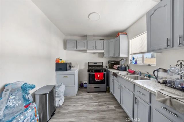 9614 Graham Ave, Los Angeles, CA 90002