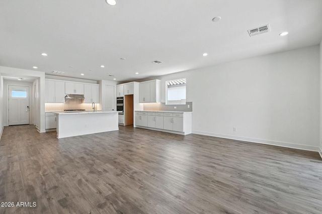 17639 W CRAWFORDSVILLE Drive, Surprise, AZ 85388