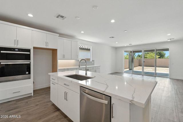 17639 W CRAWFORDSVILLE Drive, Surprise, AZ 85388