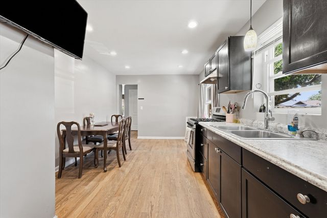 7201 S Sawyer Avenue, Chicago, IL 60629