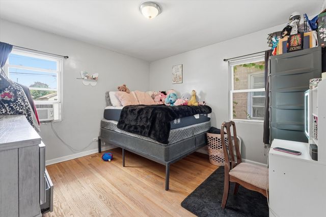 7201 S Sawyer Avenue, Chicago, IL 60629