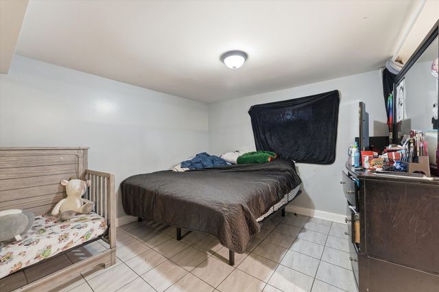 7201 S Sawyer Avenue, Chicago, IL 60629
