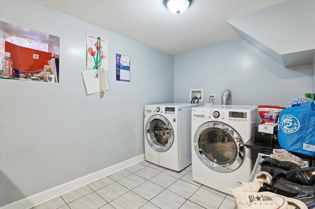 7201 S Sawyer Avenue, Chicago, IL 60629