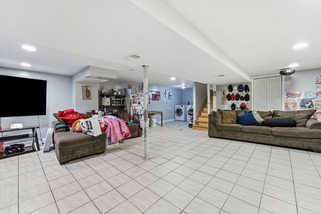 7201 S Sawyer Avenue, Chicago, IL 60629