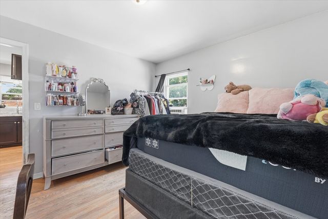 7201 S Sawyer Avenue, Chicago, IL 60629