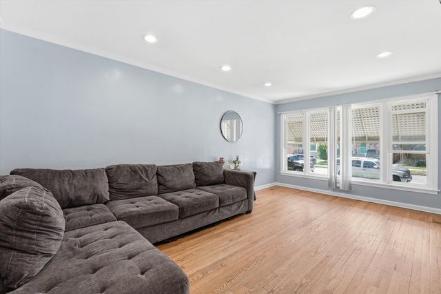 7201 S Sawyer Avenue, Chicago, IL 60629