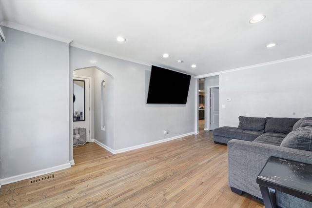 7201 S Sawyer Avenue, Chicago, IL 60629