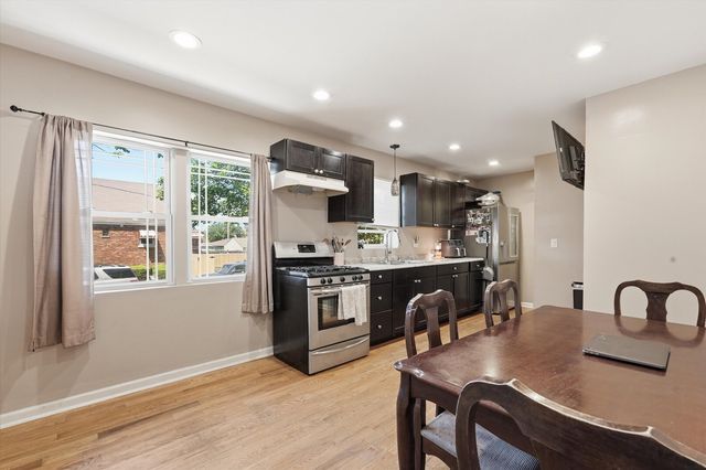 7201 S Sawyer Avenue, Chicago, IL 60629