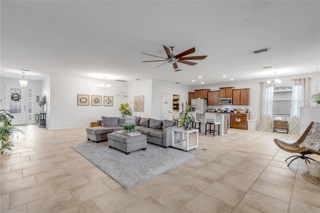 637 BLUEHEARTS TRAIL, Deland, FL 32724