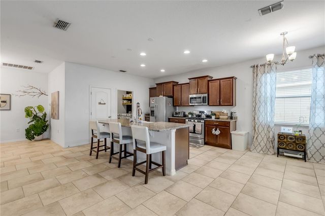 637 BLUEHEARTS TRAIL, Deland, FL 32724