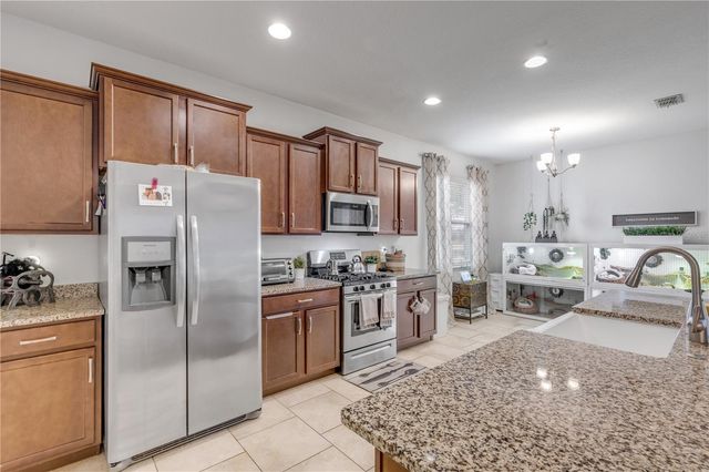 637 BLUEHEARTS TRAIL, Deland, FL 32724