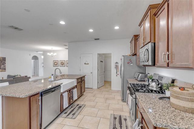 637 BLUEHEARTS TRAIL, Deland, FL 32724