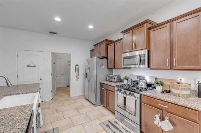 637 BLUEHEARTS TRAIL, Deland, FL 32724