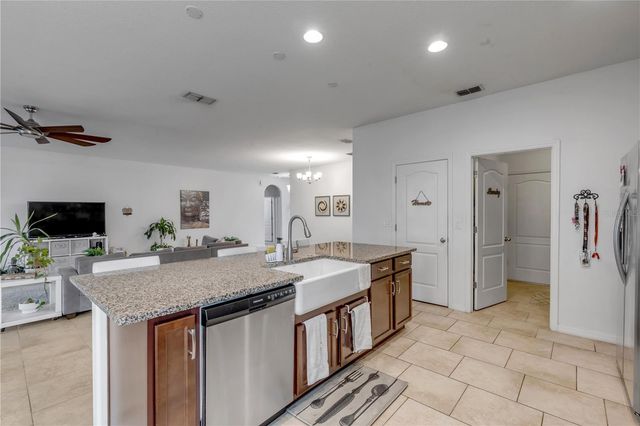 637 BLUEHEARTS TRAIL, Deland, FL 32724