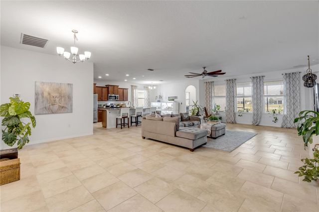 637 BLUEHEARTS TRAIL, Deland, FL 32724