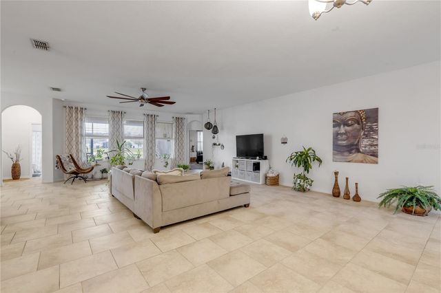 637 BLUEHEARTS TRAIL, Deland, FL 32724