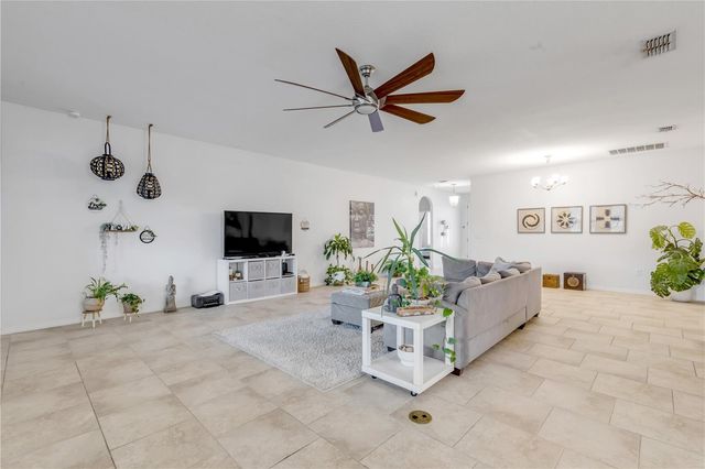 637 BLUEHEARTS TRAIL, Deland, FL 32724