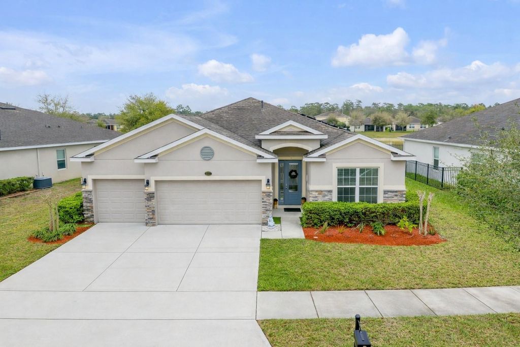 637 BLUEHEARTS TRAIL, Deland, FL 32724