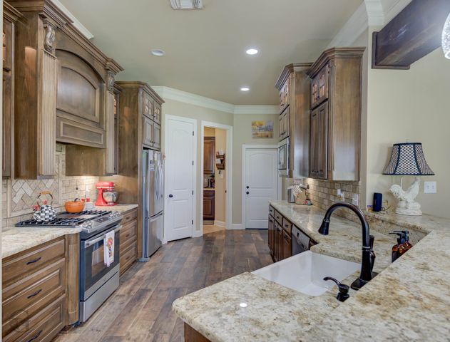 686 Dumaine Drive, Bossier City, LA 71111