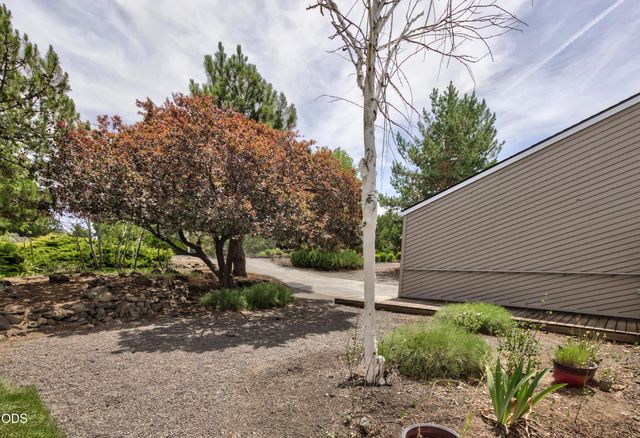 61145 Ladera Road, Bend, OR 97702