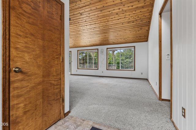 61145 Ladera Road, Bend, OR 97702