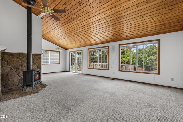 61145 Ladera Road, Bend, OR 97702
