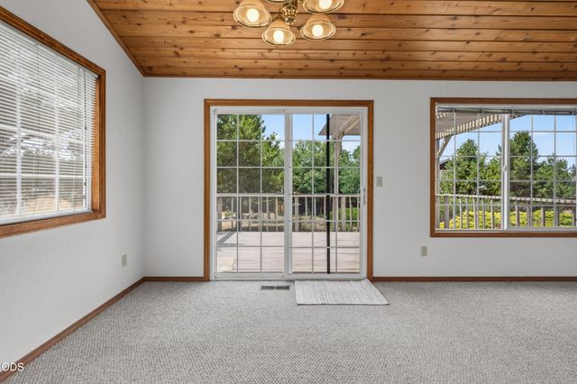 61145 Ladera Road, Bend, OR 97702