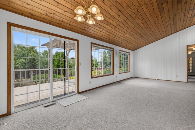 61145 Ladera Road, Bend, OR 97702