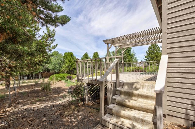 61145 Ladera Road, Bend, OR 97702