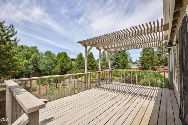 61145 Ladera Road, Bend, OR 97702