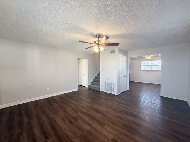 493 N Bryant Avenue, Midlothian, TX 76065