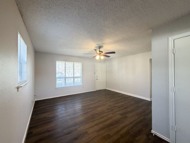 493 N Bryant Avenue, Midlothian, TX 76065