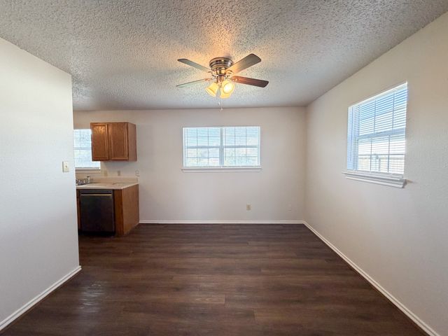 493 N Bryant Avenue, Midlothian, TX 76065