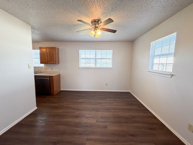 493 N Bryant Avenue, Midlothian, TX 76065