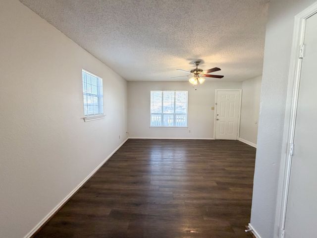 493 N Bryant Avenue, Midlothian, TX 76065