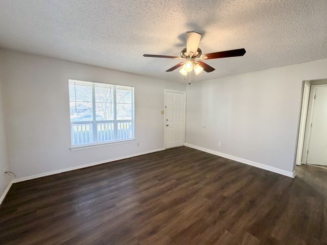 493 N Bryant Avenue, Midlothian, TX 76065