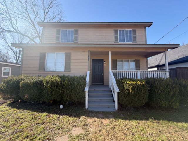 493 N Bryant Avenue, Midlothian, TX 76065