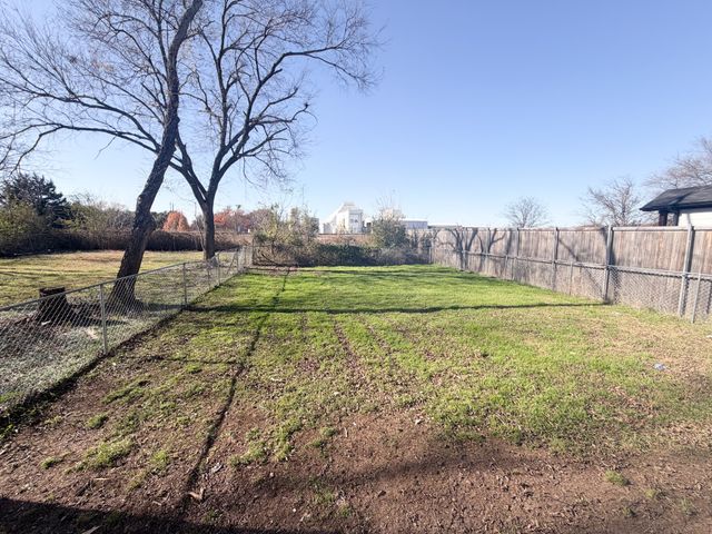 493 N Bryant Avenue, Midlothian, TX 76065