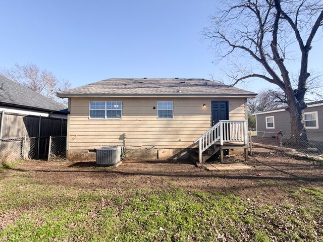 493 N Bryant Avenue, Midlothian, TX 76065
