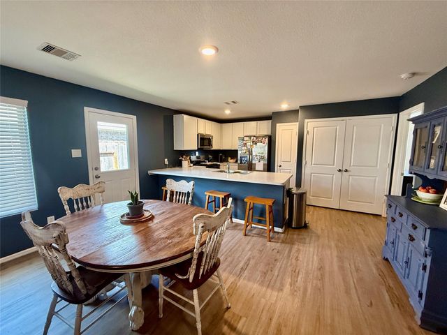 216 Bennett Loop, Angleton, TX 77515