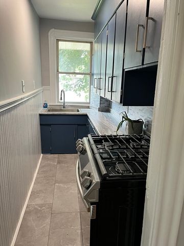 25 Newbury Ave, Fairhaven, MA 02719