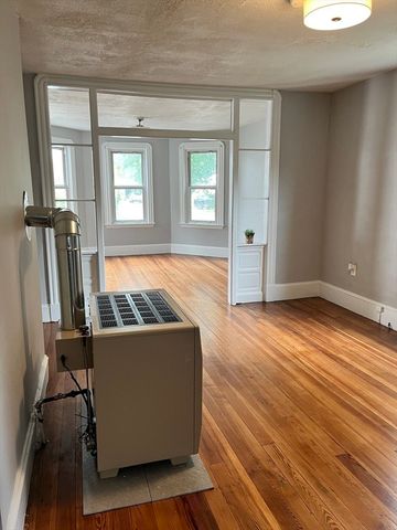 25 Newbury Ave, Fairhaven, MA 02719