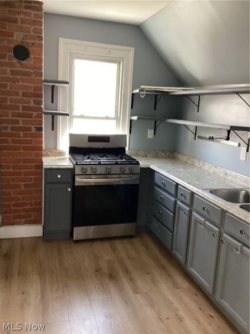 6009 W Clinton Avenue, Cleveland, OH 44102