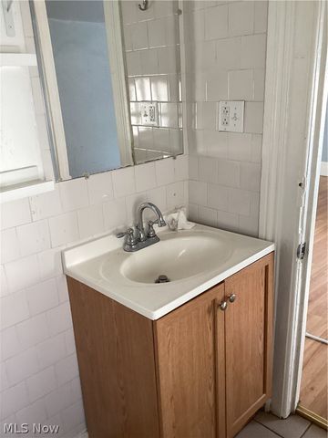 6009 W Clinton Avenue, Cleveland, OH 44102